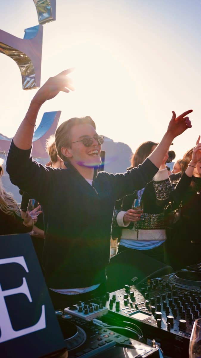 Resident DJ Nikolas Steffen behind the decks at an open-air set