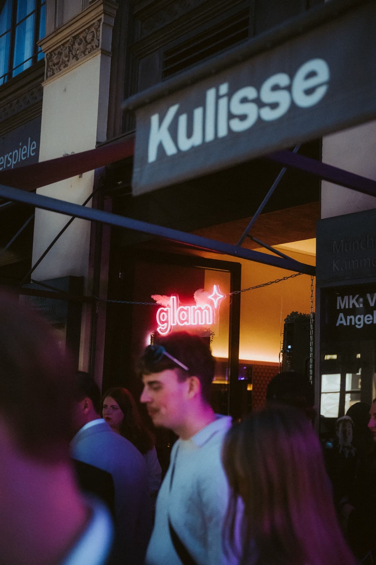 Guests outside the entrance of Kulisse during a munichglam night